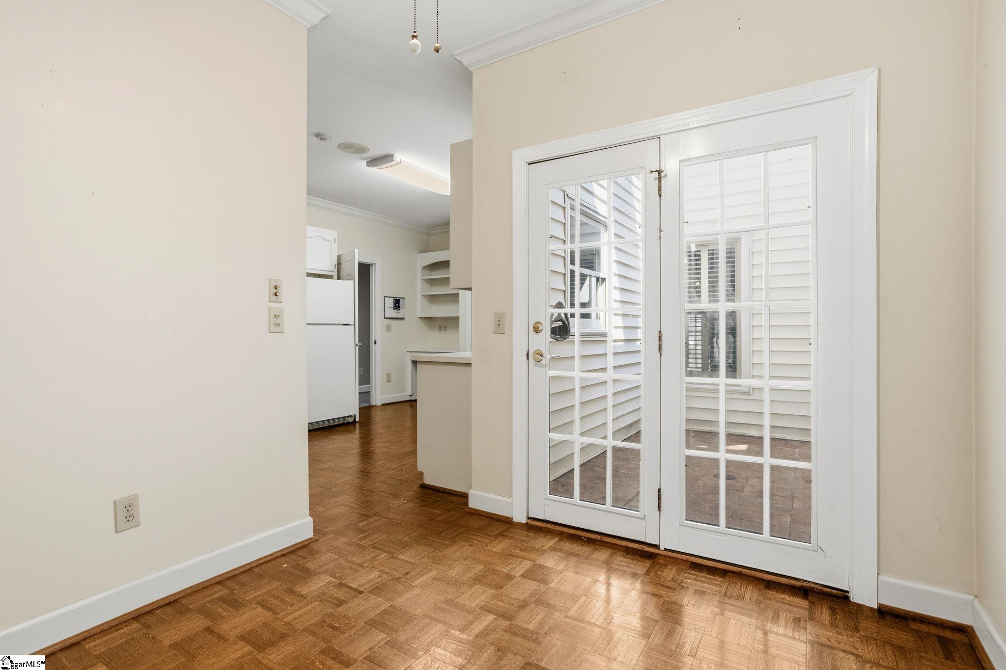 306 Greenview Circle