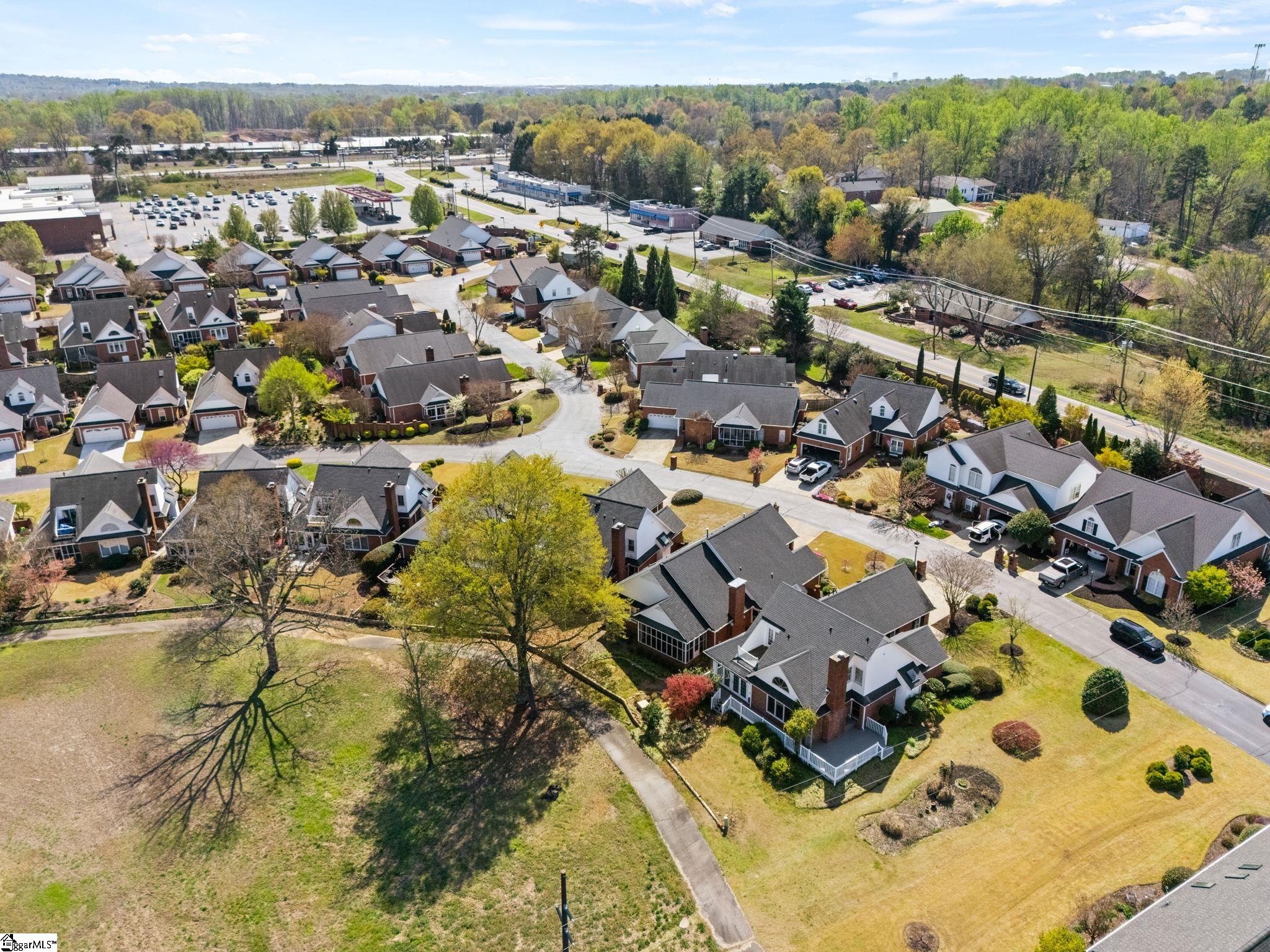 306 Greenview Circle