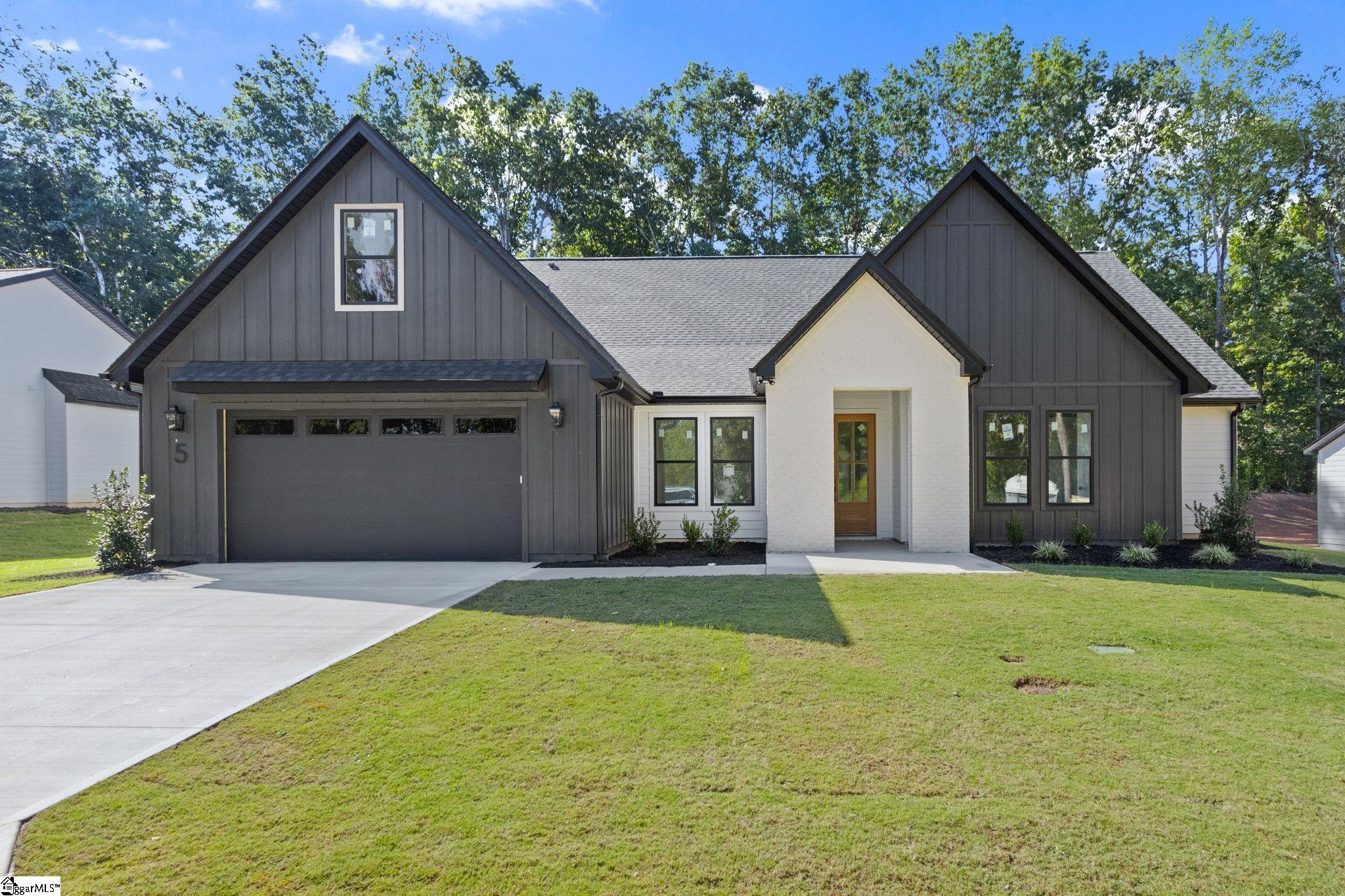 5 Inverrary Drive
