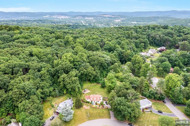 12 Deerlawn Court