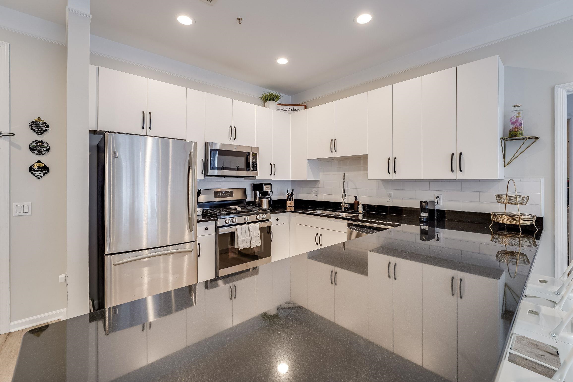 1300 GRAND ST Unit: 321