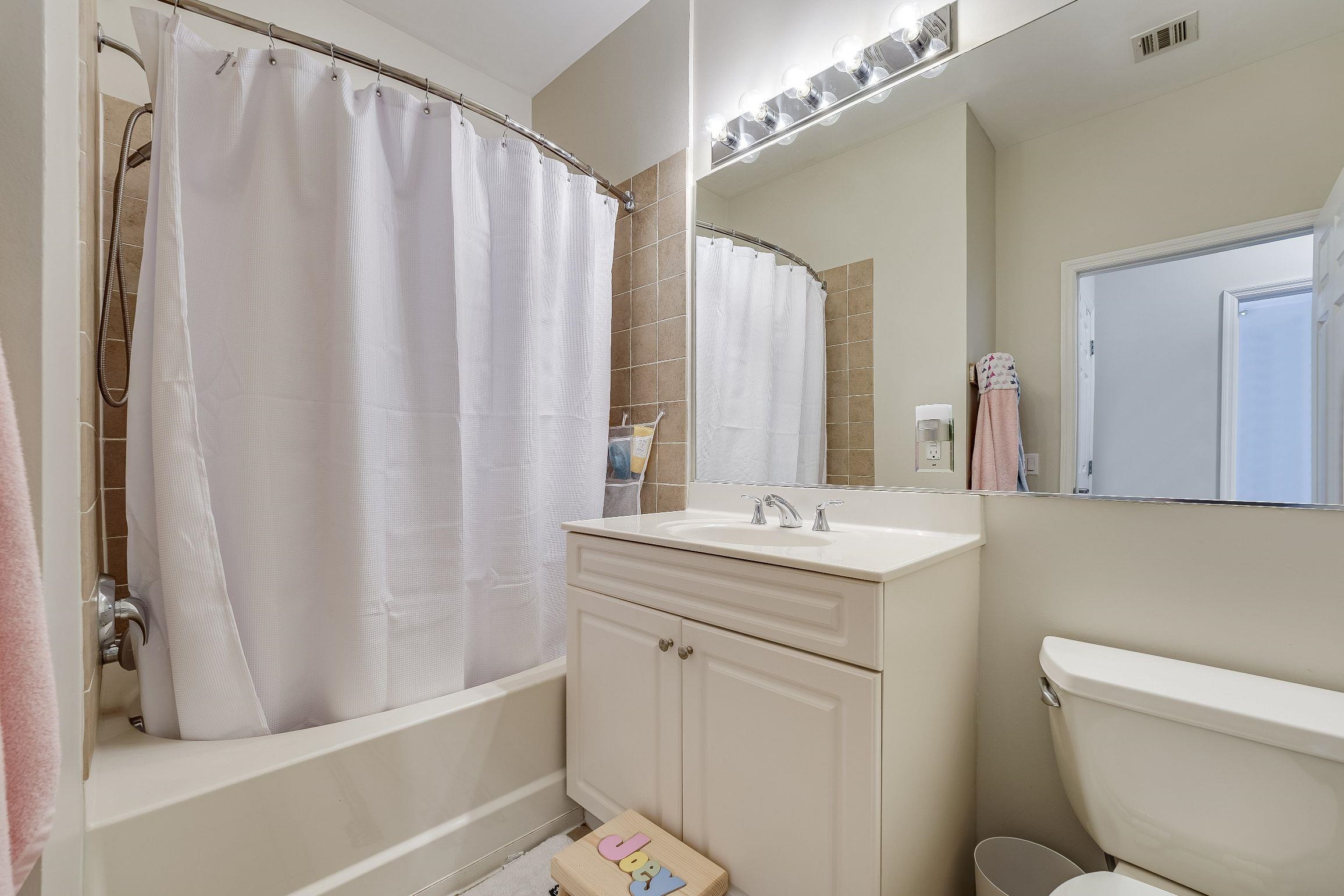 1300 GRAND ST Unit: 321