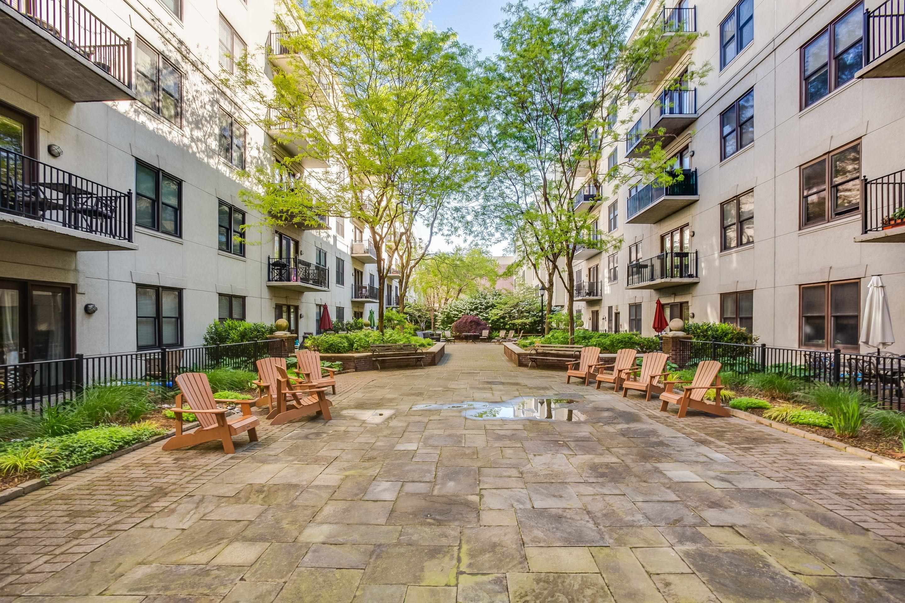 1300 GRAND ST Unit: 321