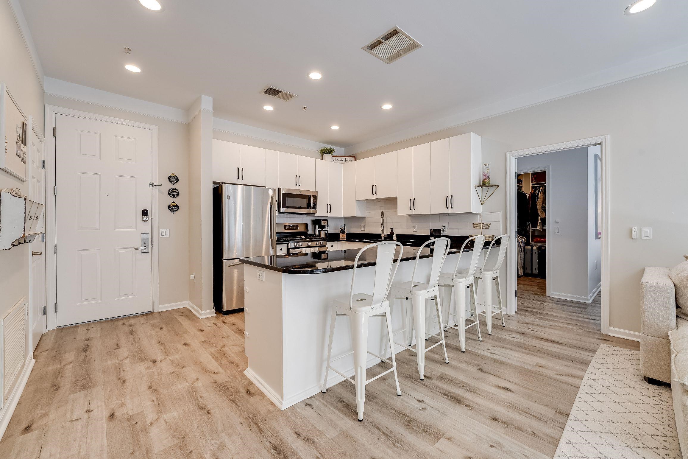 1300 GRAND ST Unit: 321