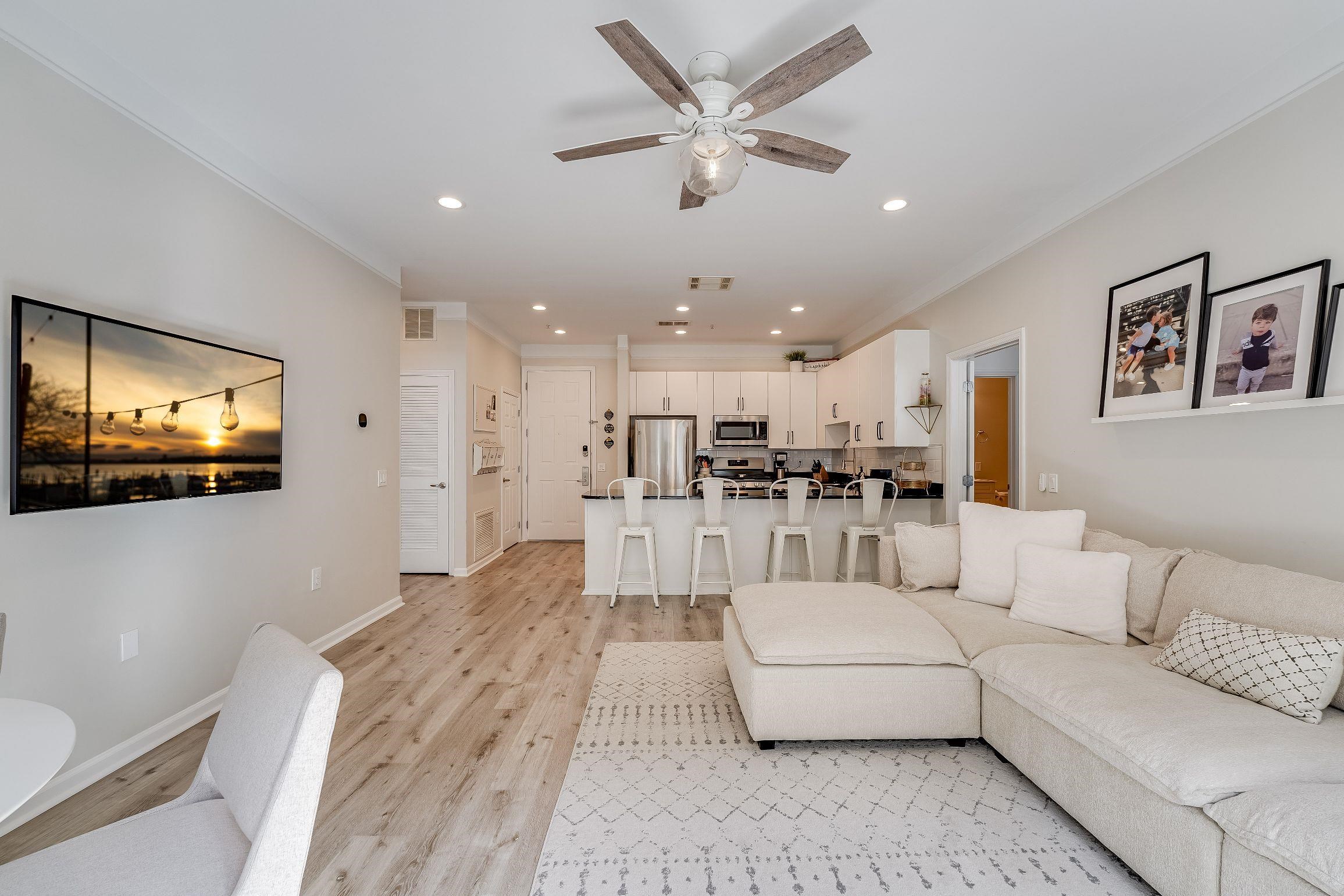 1300 GRAND ST Unit: 321
