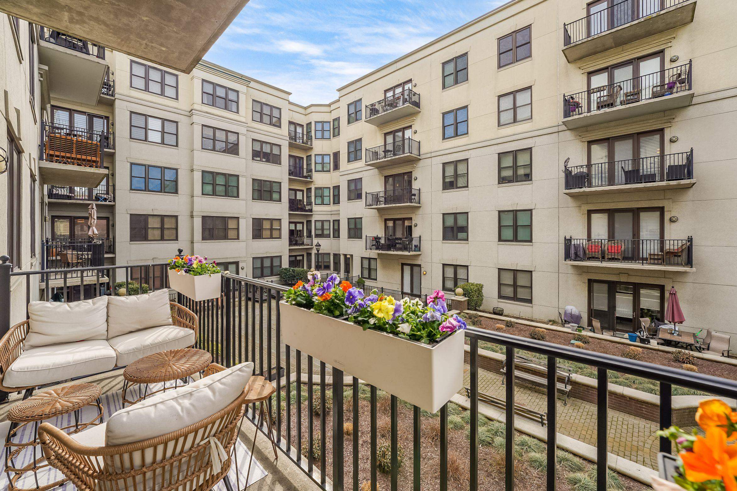 1300 GRAND ST Unit: 321