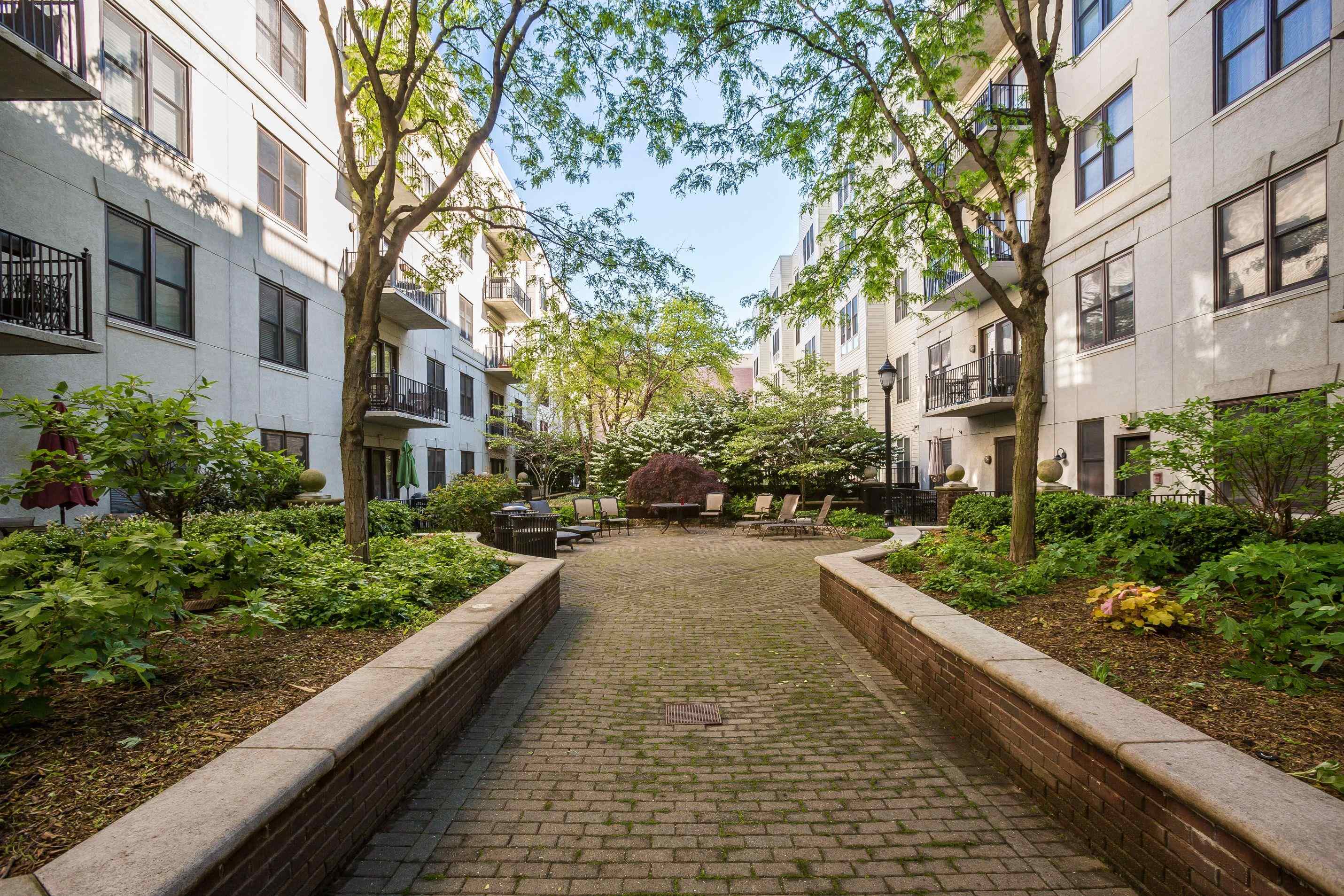 1300 GRAND ST Unit: 321