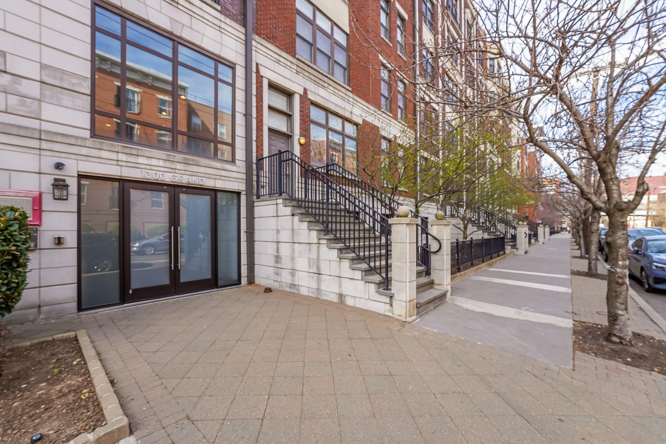 1300 GRAND ST Unit: 321
