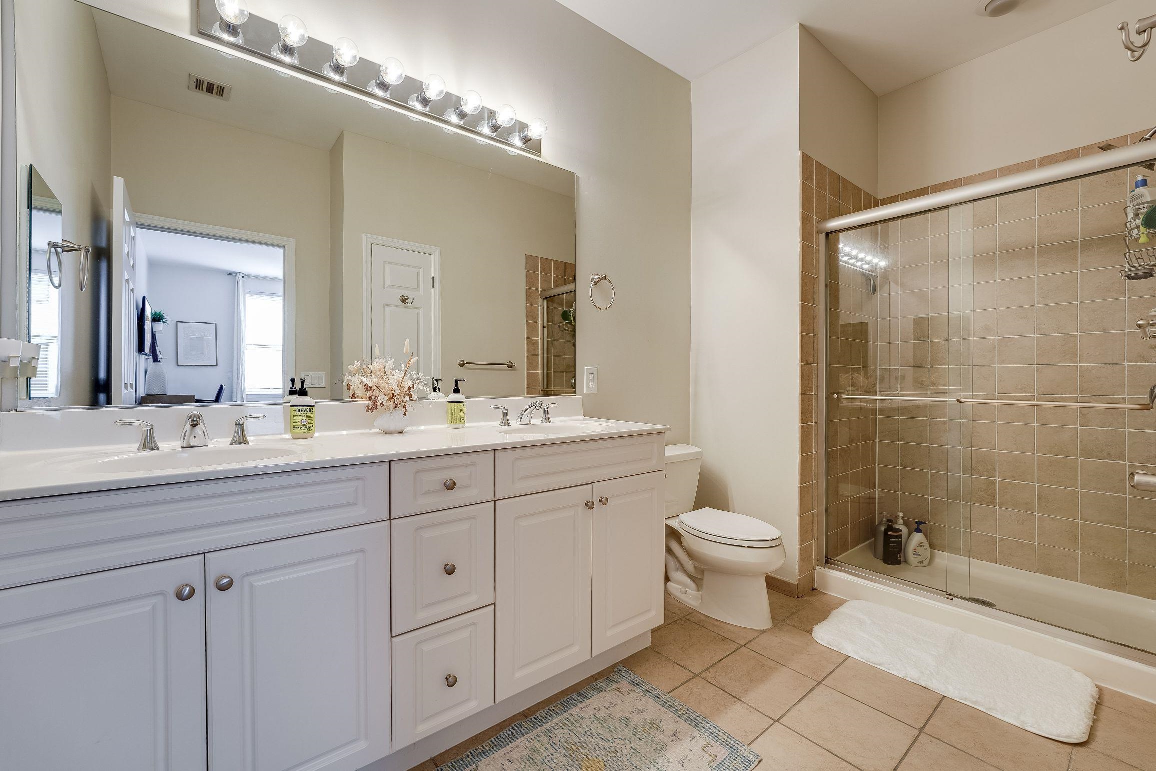1300 GRAND ST Unit: 321