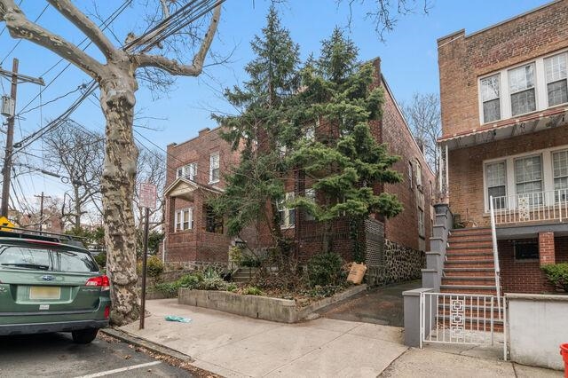 654 BLVD EAST