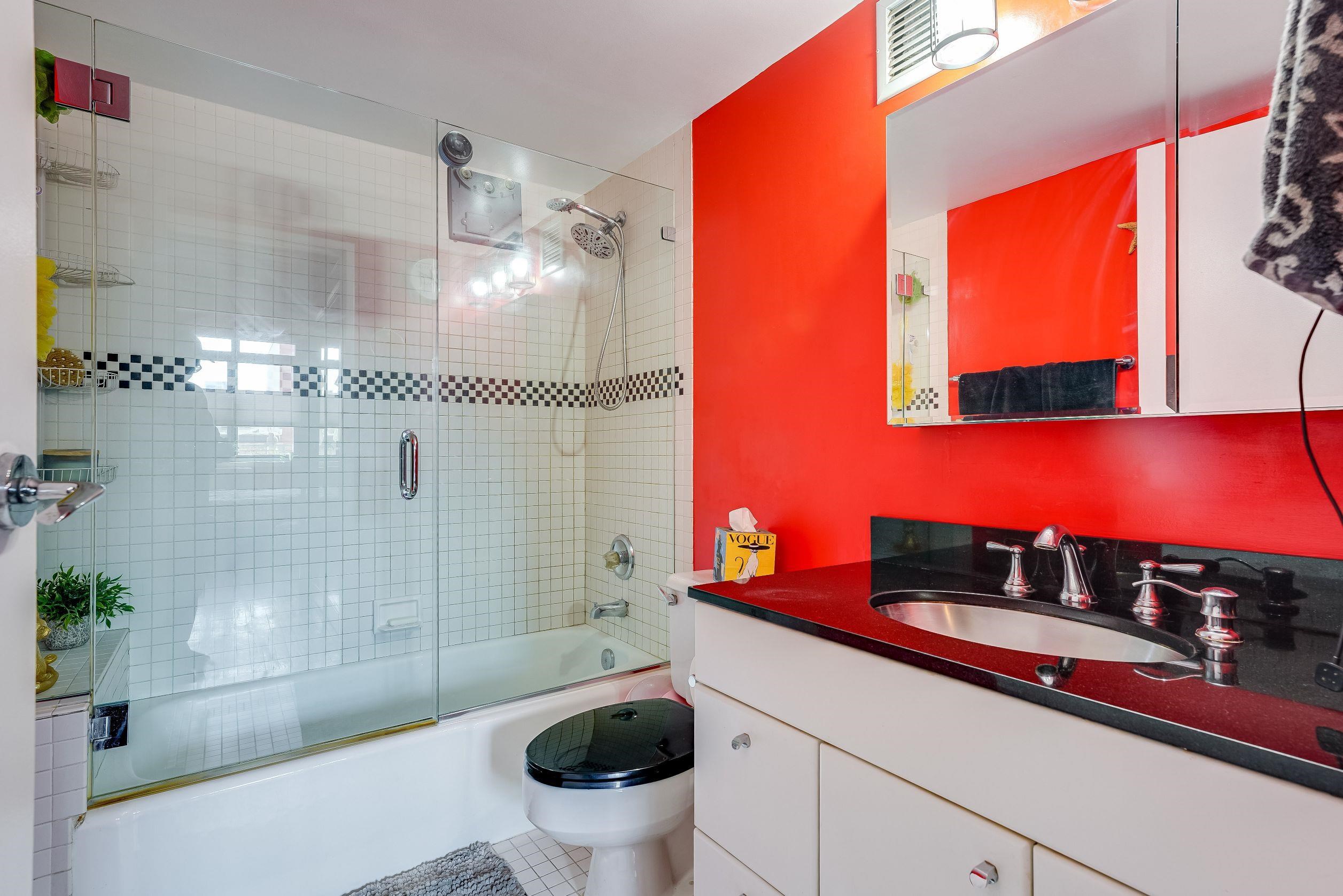 205 10TH ST Unit: 4-H