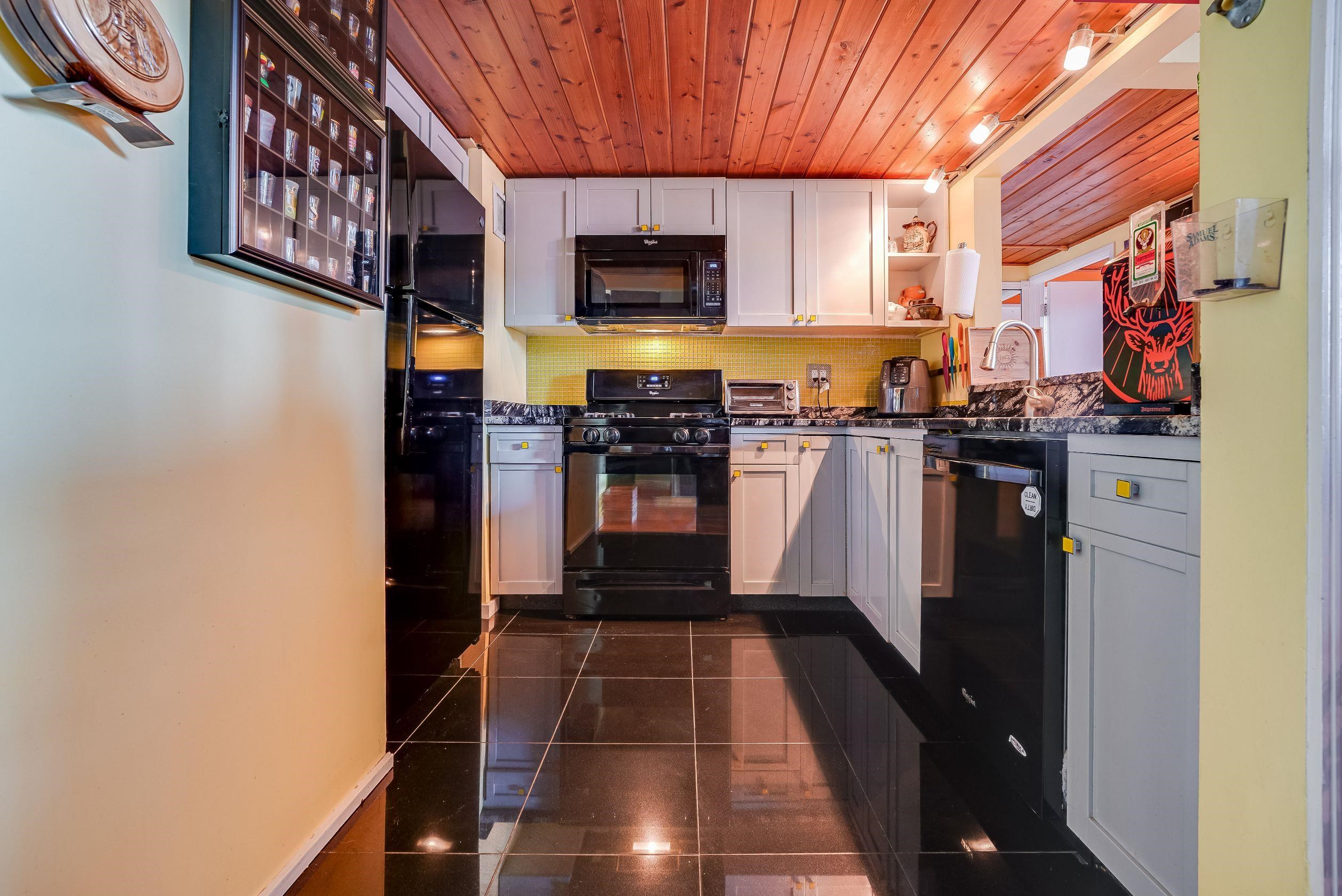 205 10TH ST Unit: 4-H