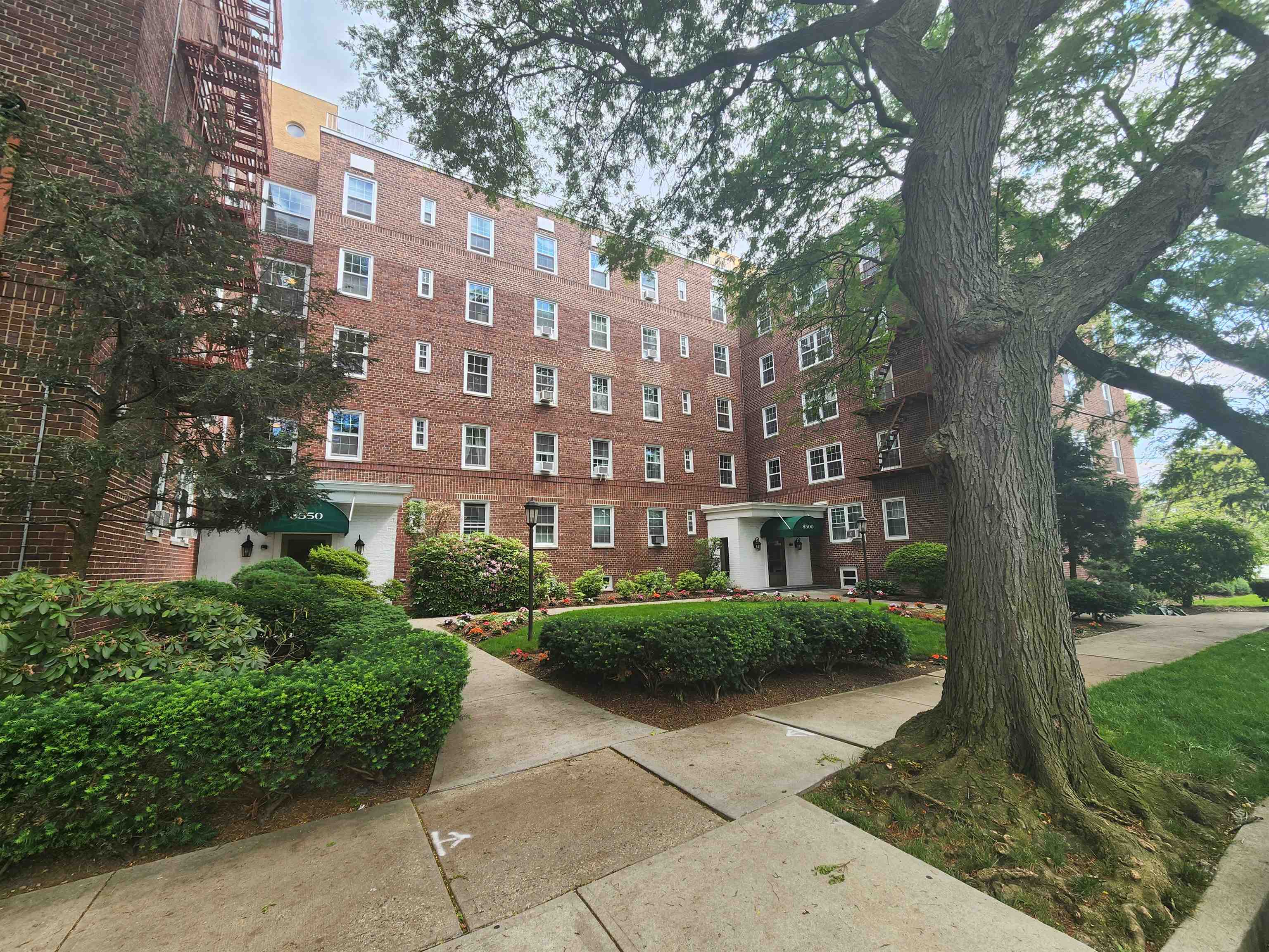 8500 BLVD EAST Unit: 4G