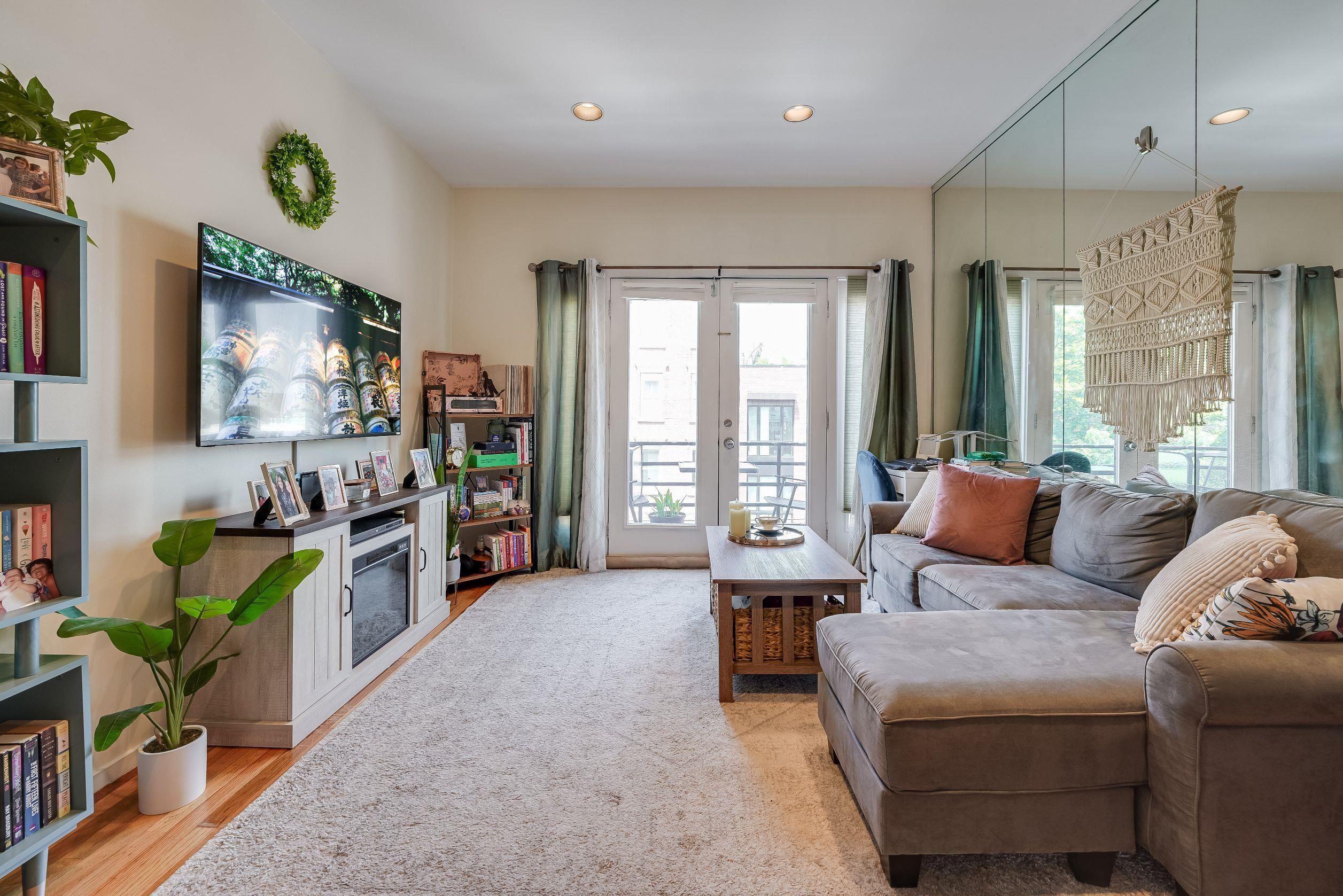 209 BLOOMFIELD ST Unit: 7