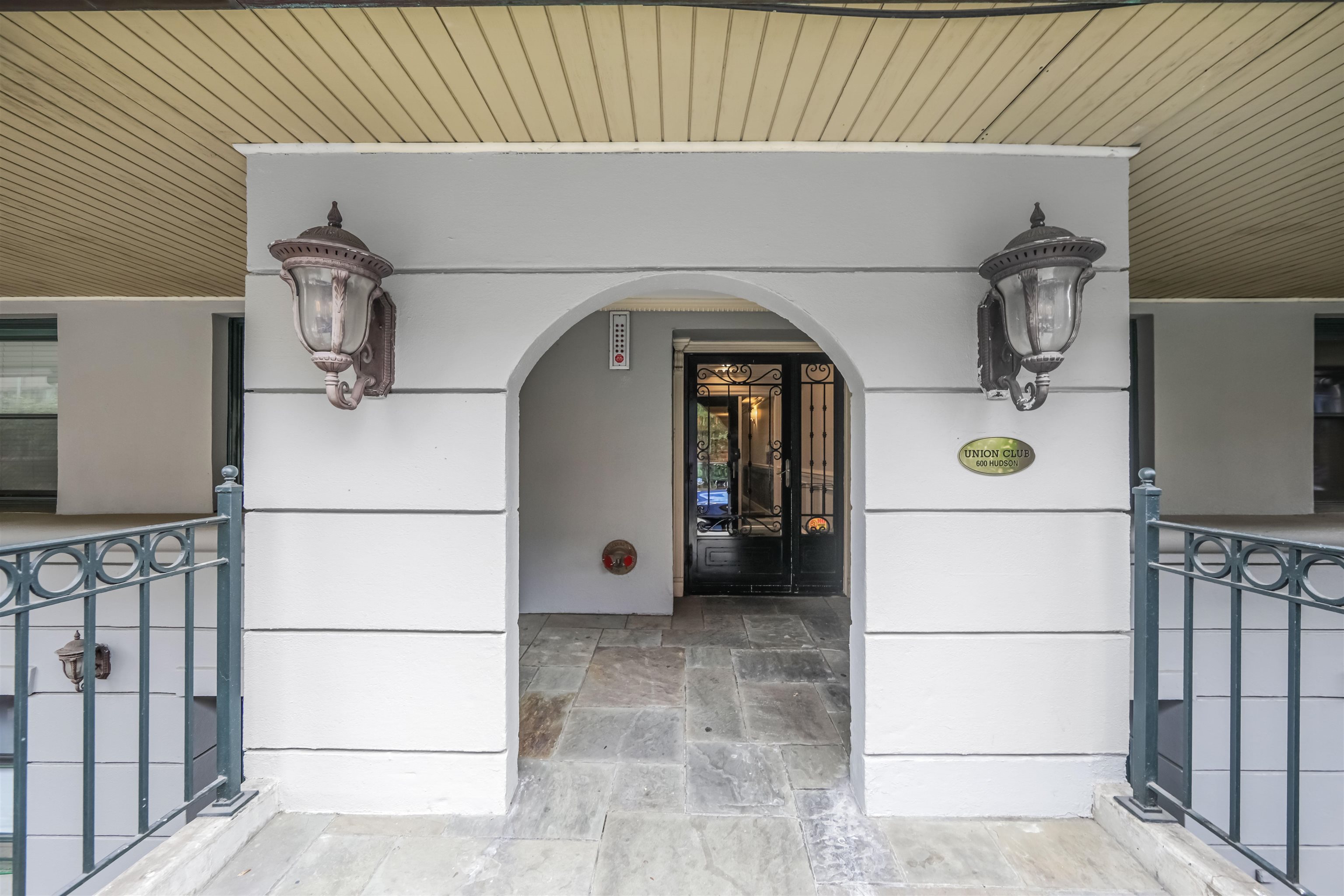 600 HUDSON ST Unit: 3A