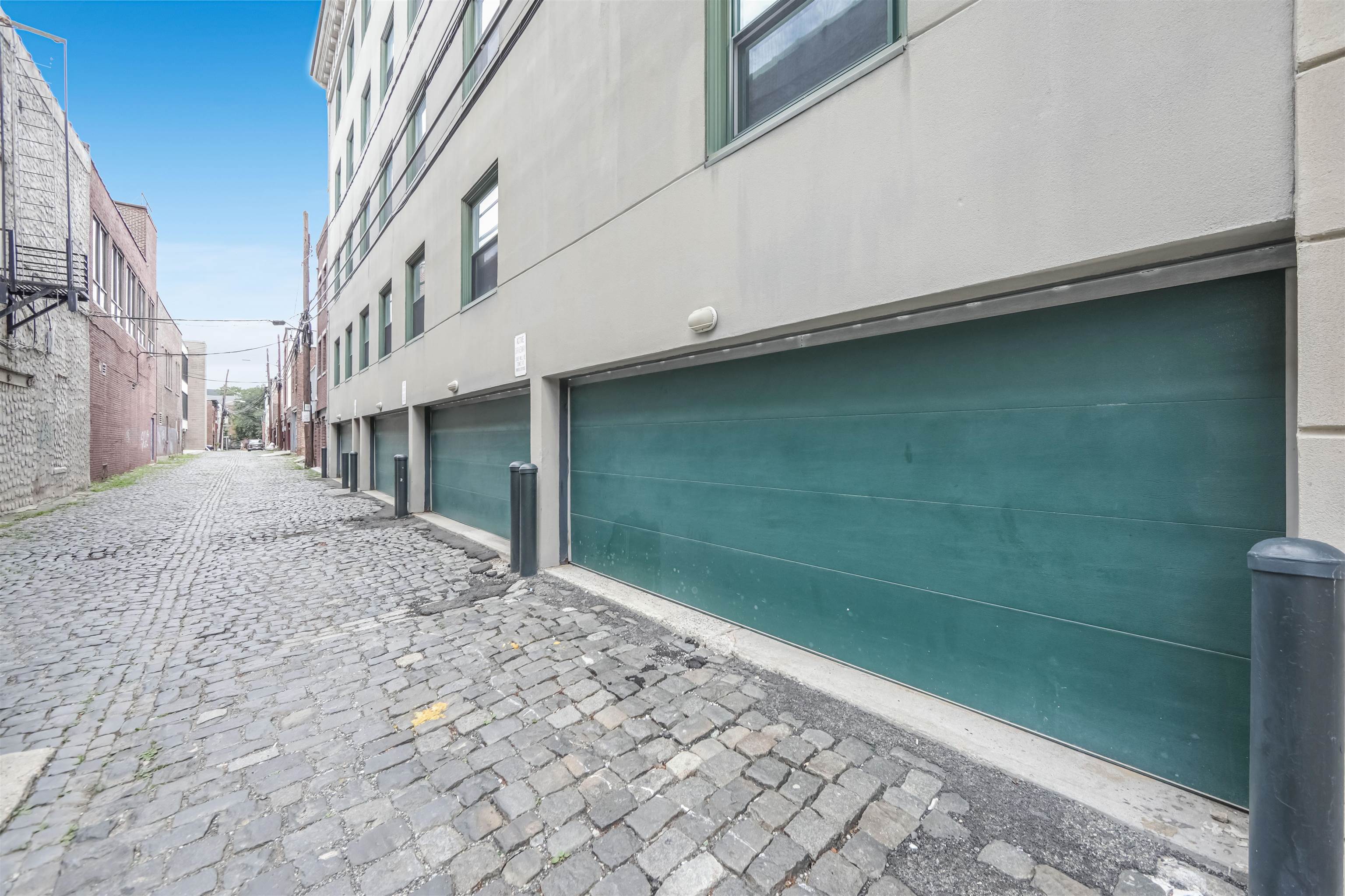 600 HUDSON ST Unit: 3A