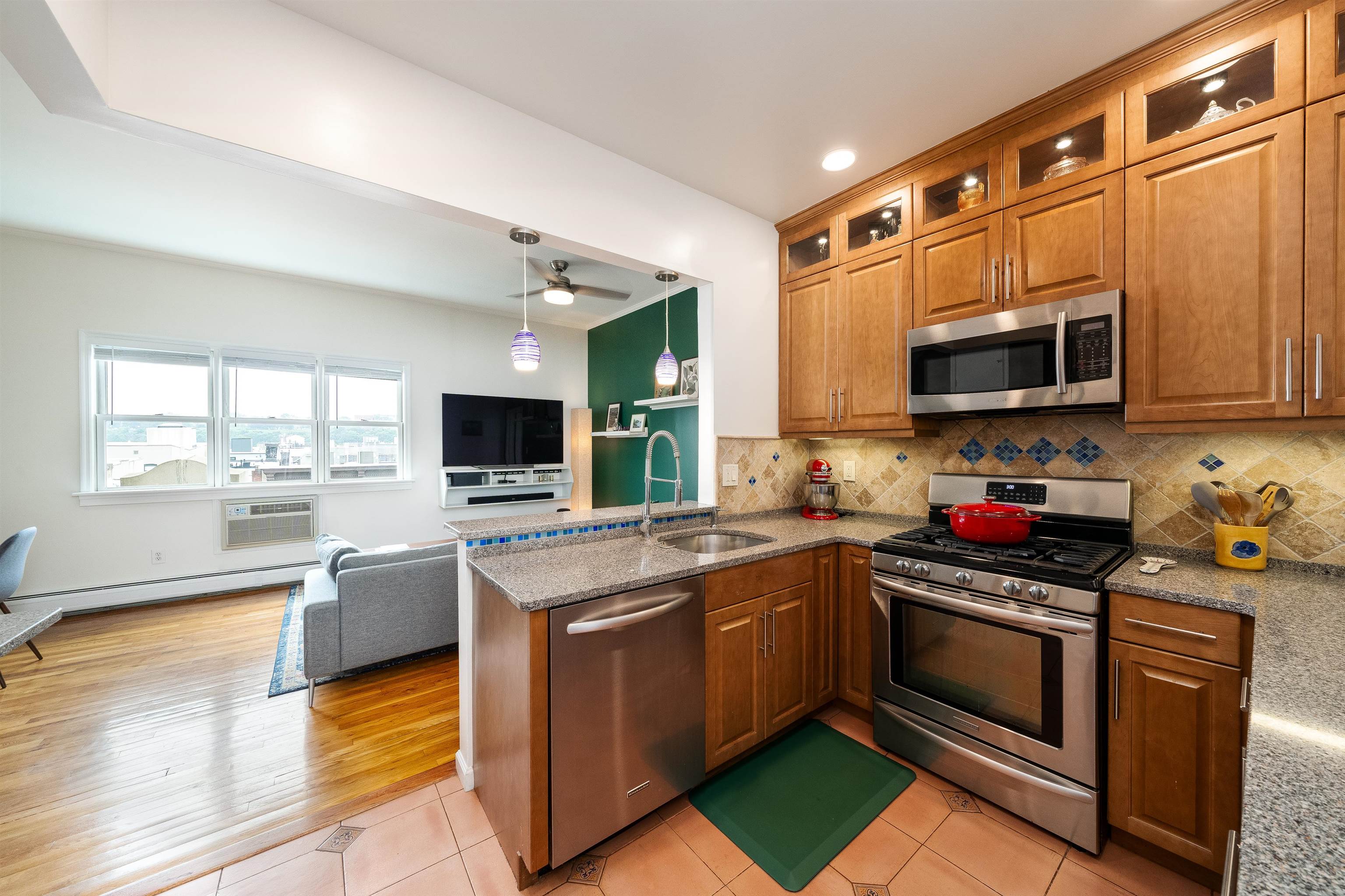 501 ADAMS ST Unit: 5G
