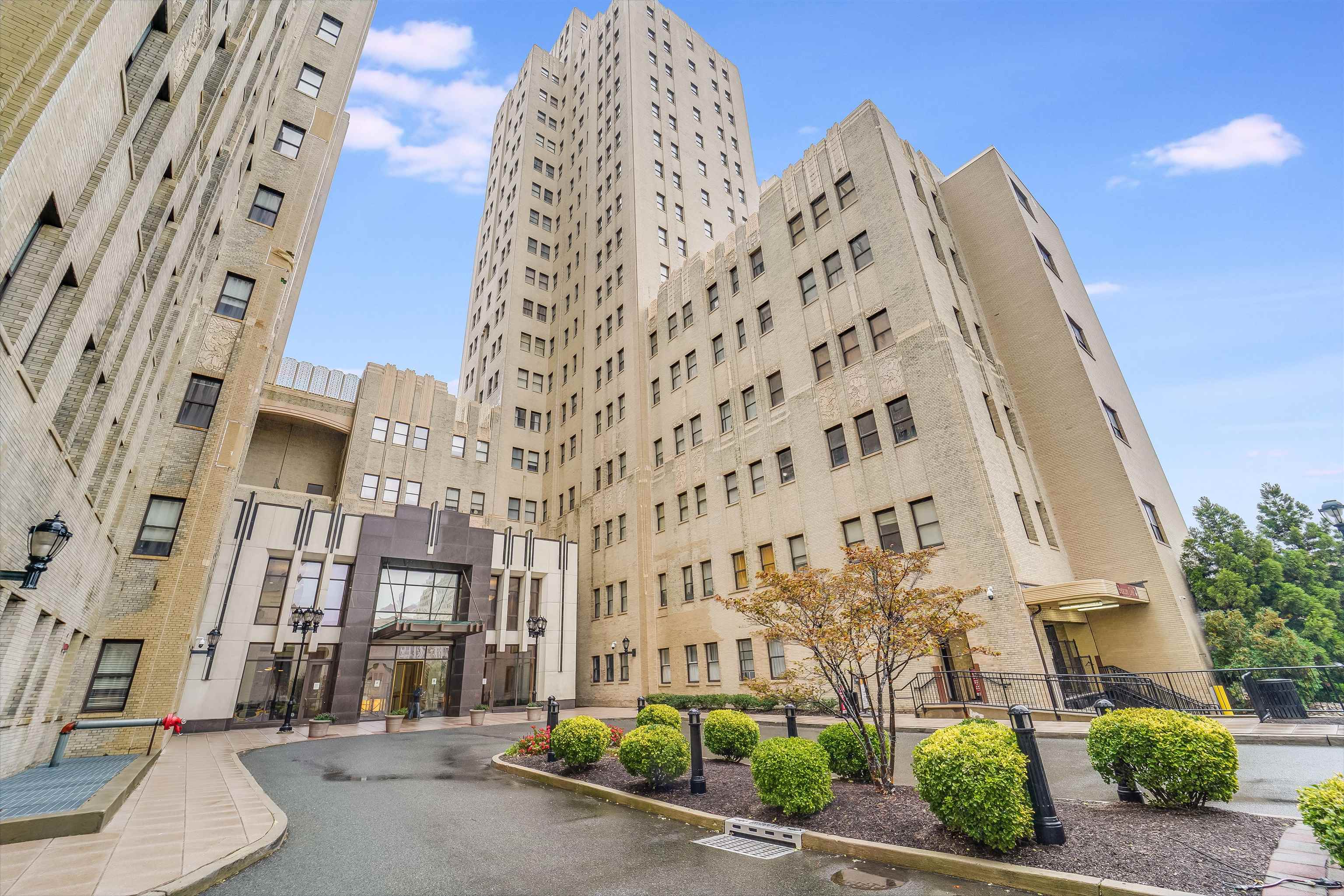 4 BEACON WAY Unit: 1411
