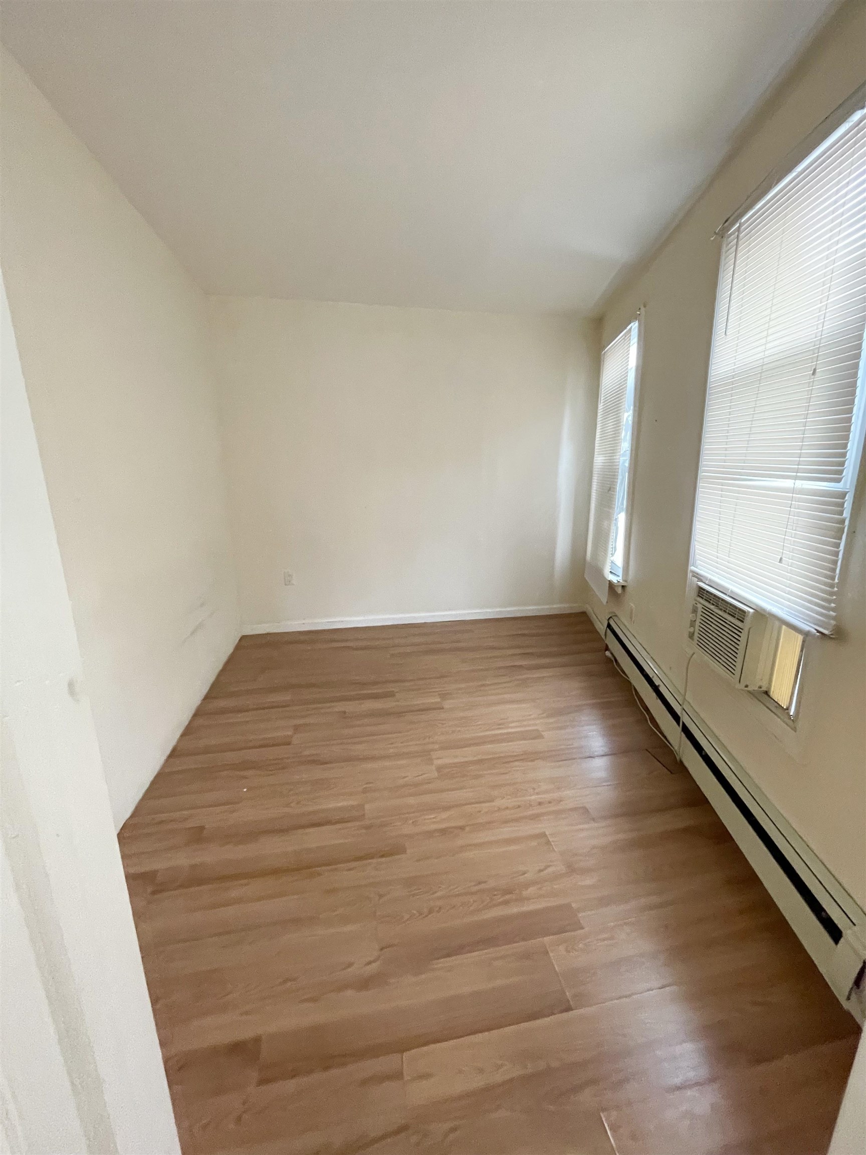 687 SUMMIT AVE