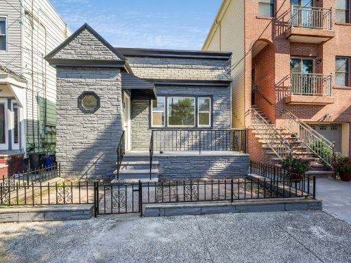 390 VIRGINIA AVE