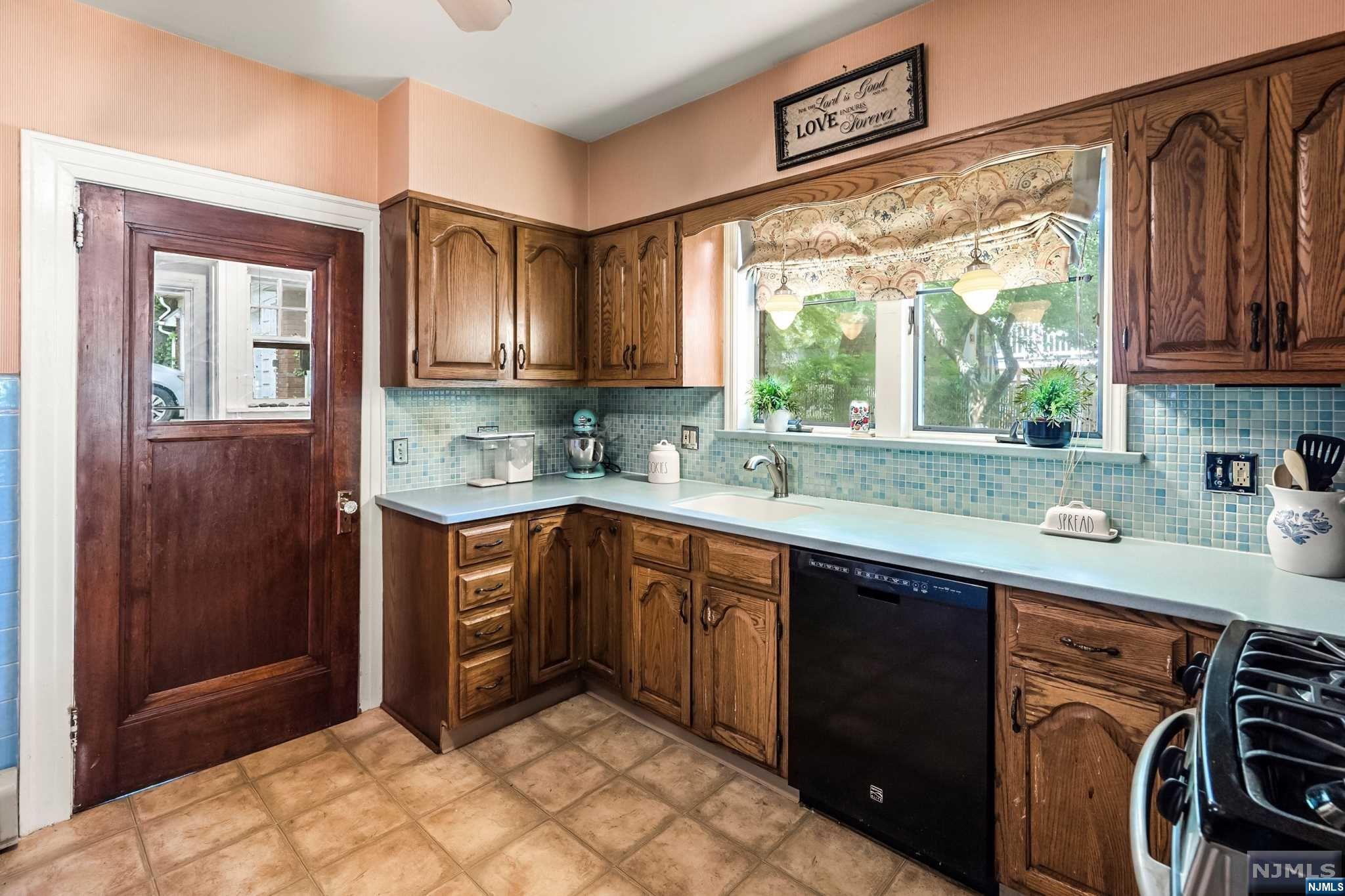 810 Goffle Road
