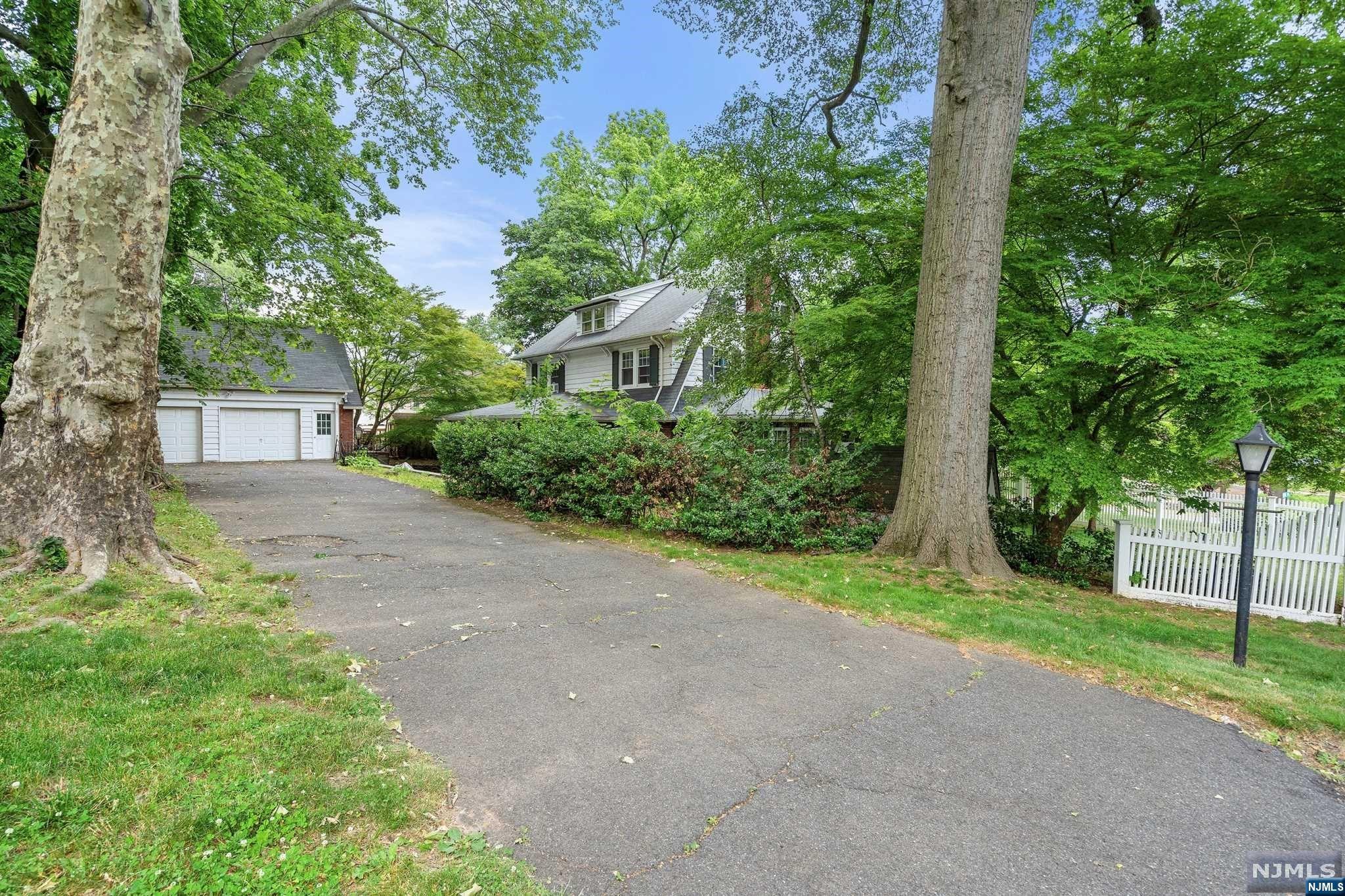 810 Goffle Road