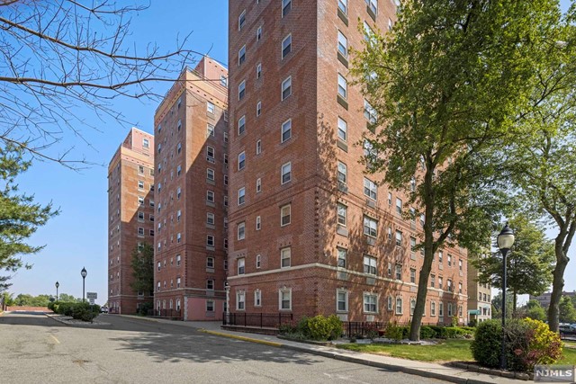 70 S Munn Avenue