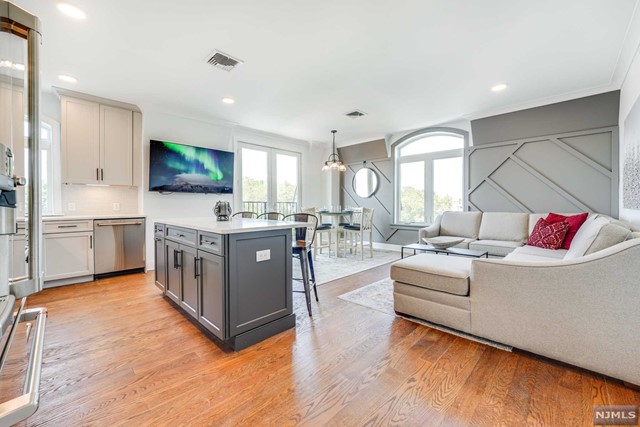 139 Sherman Place 501