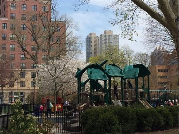 253 8TH ST Unit: 3R