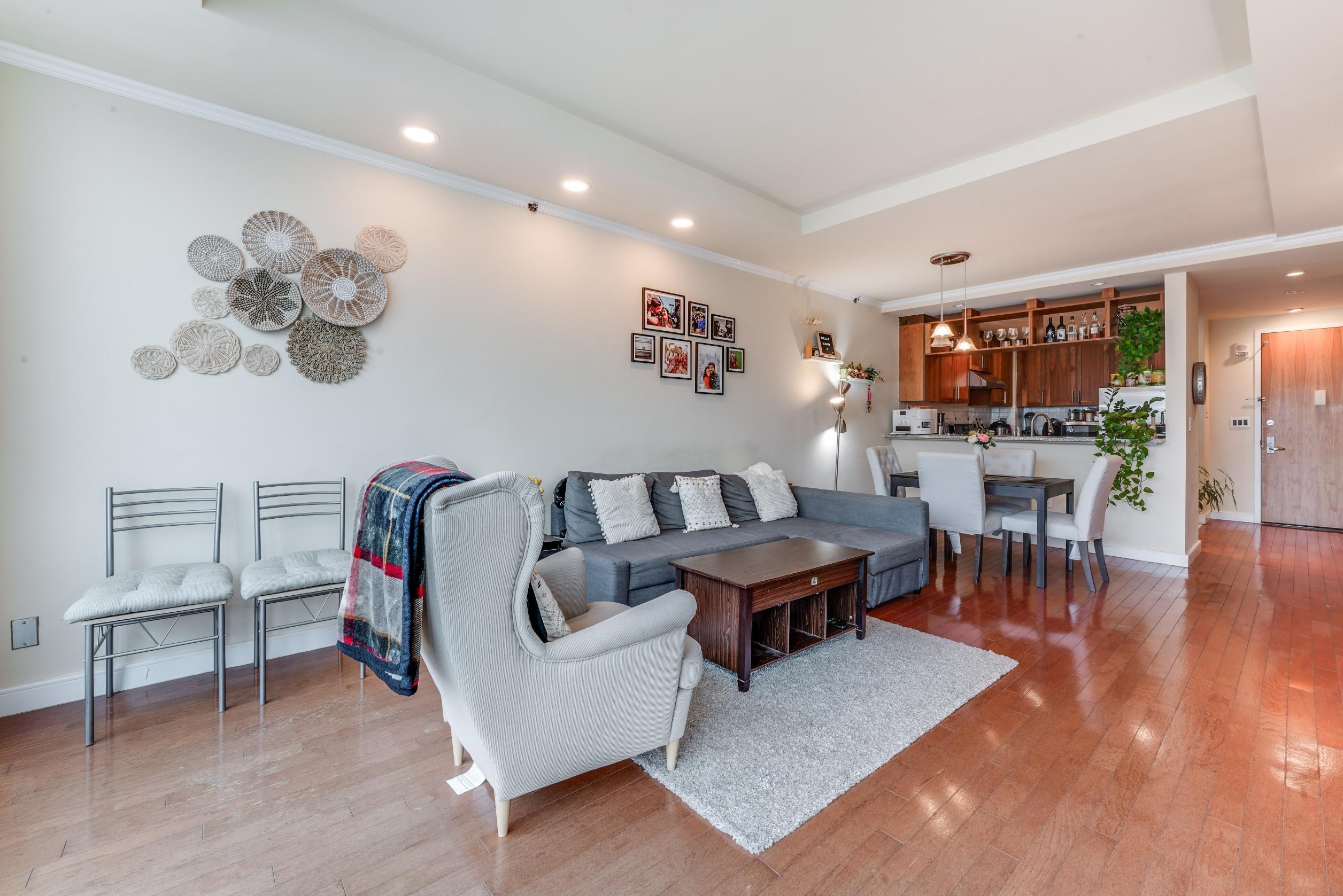 20 NEWPORT PARKWAY Unit: 2505