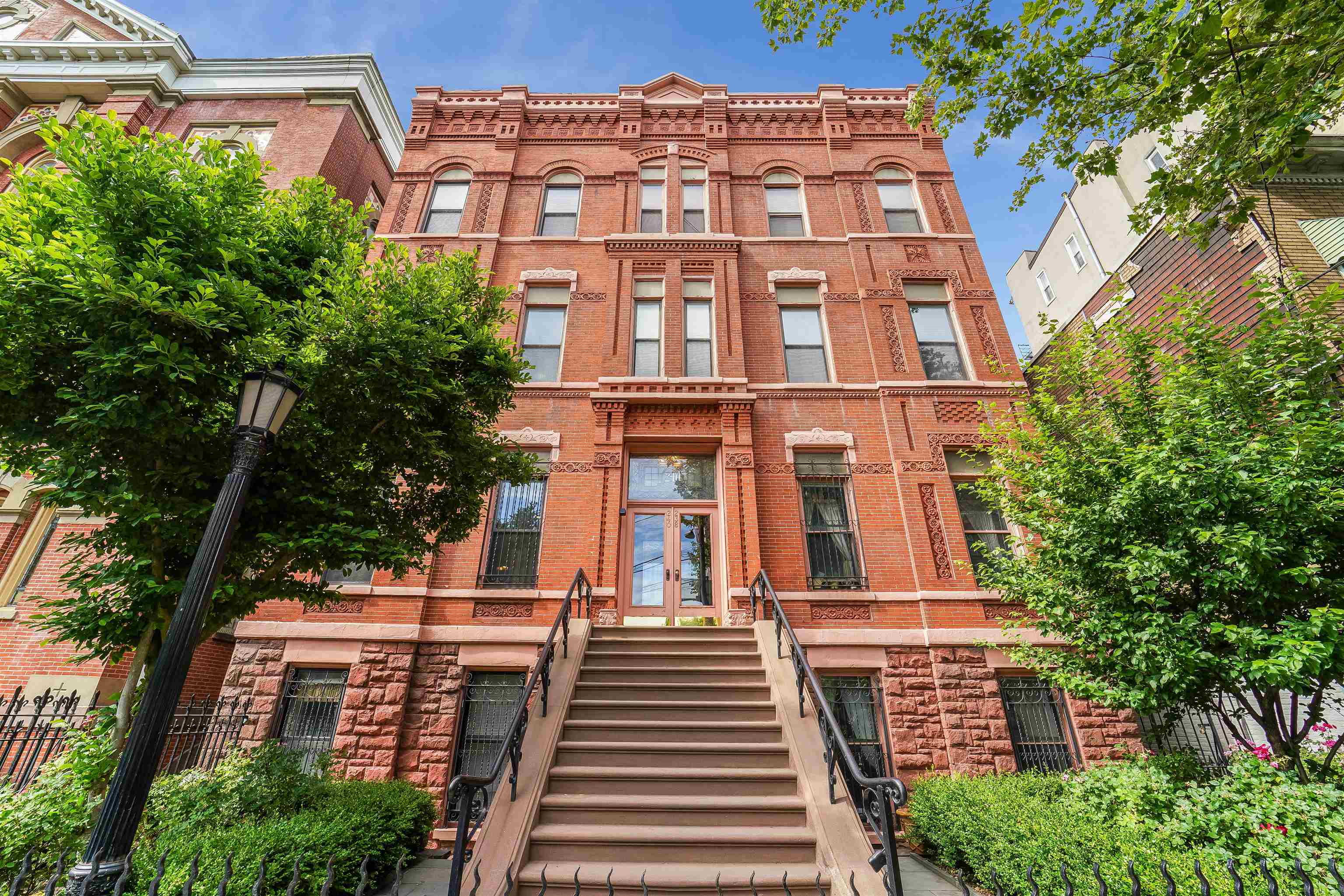 238-240 9TH ST Unit: 14