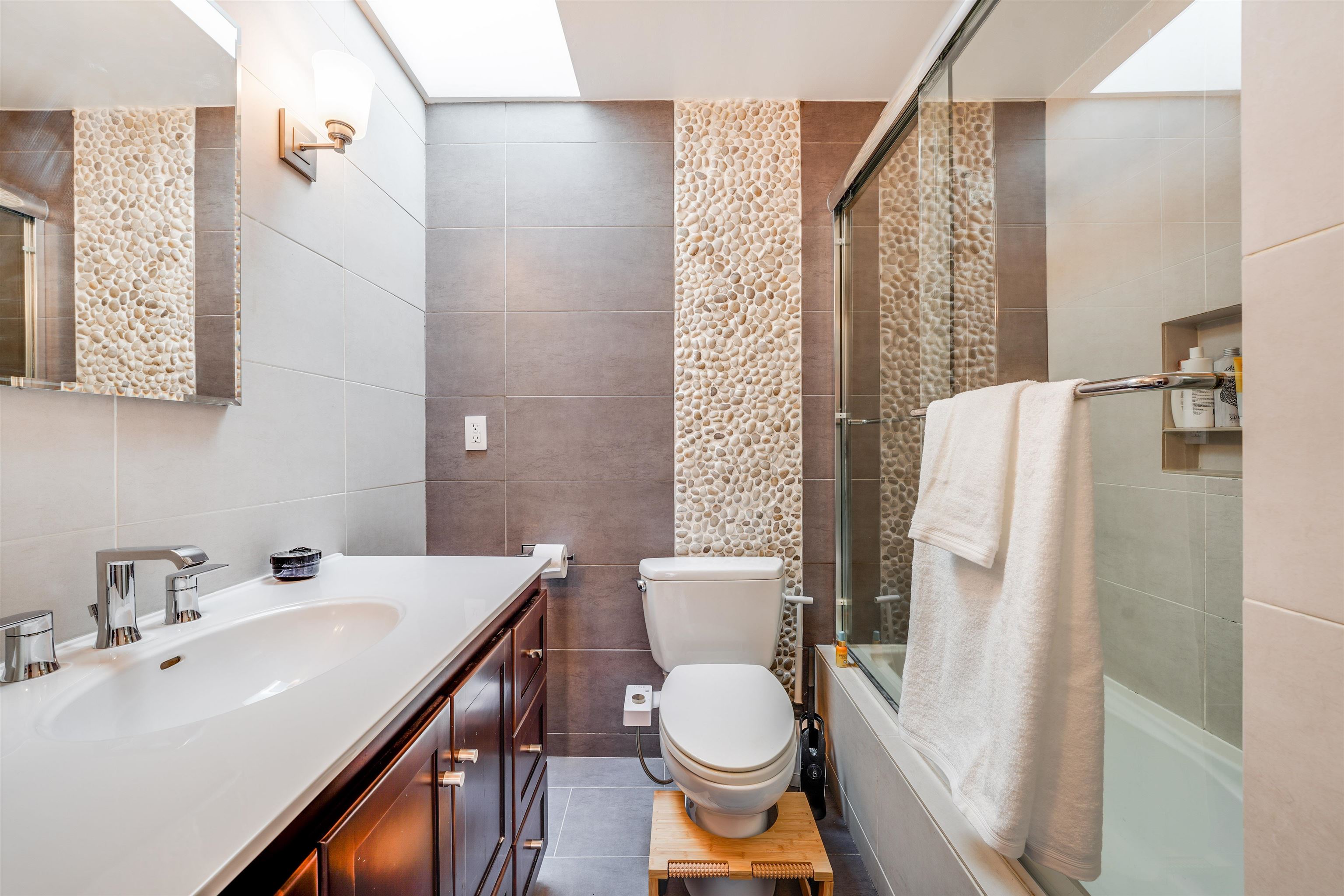 238-240 9TH ST Unit: 14