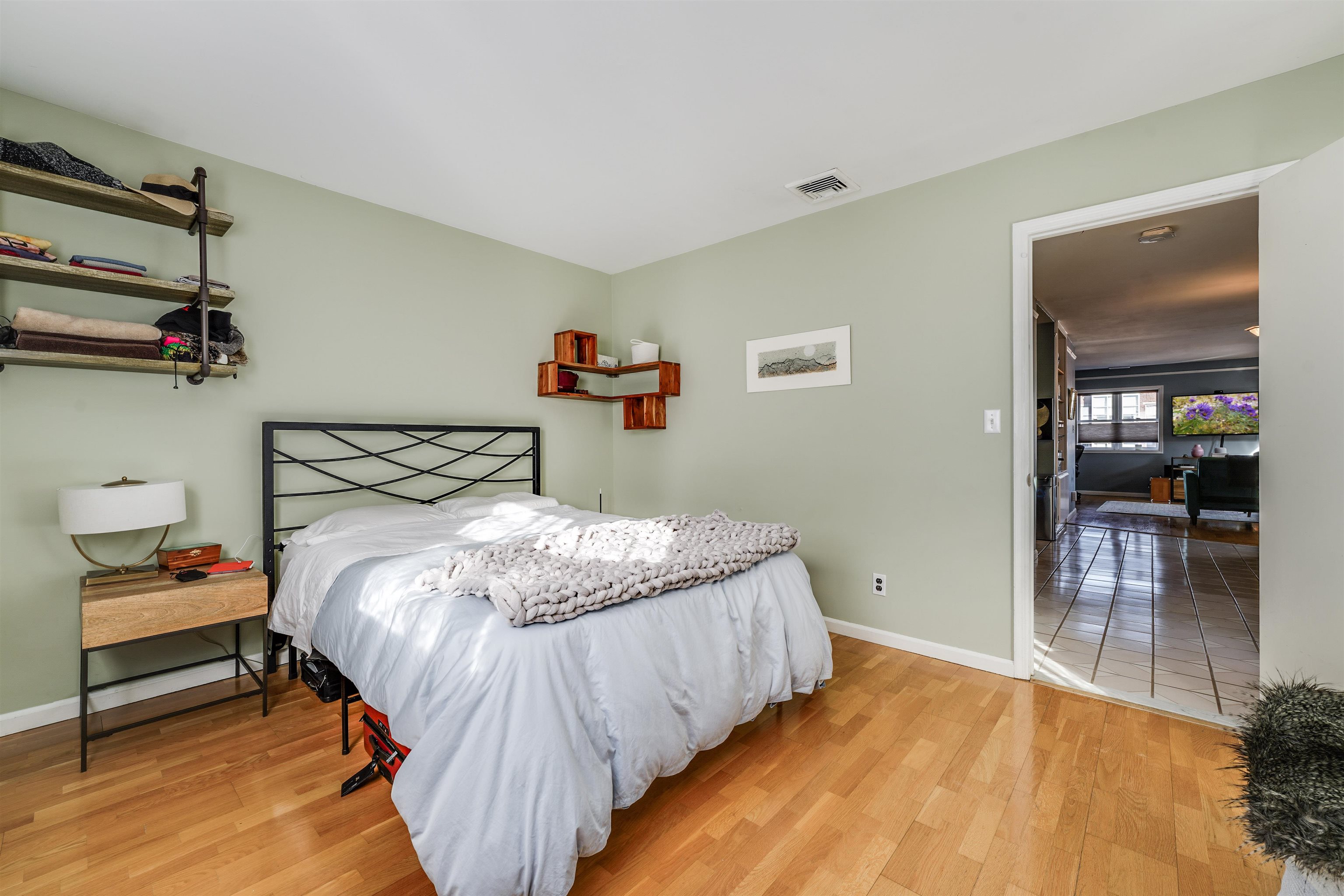 238-240 9TH ST Unit: 14