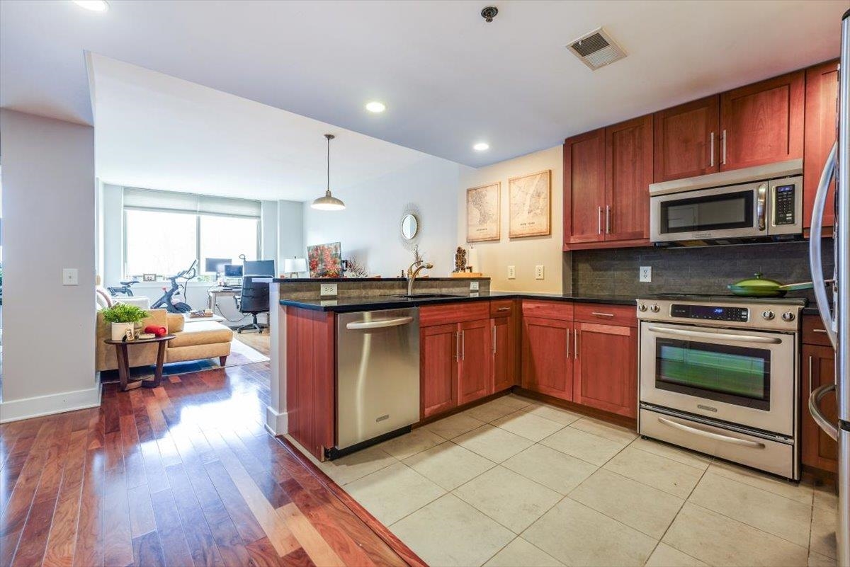 800 JACKSON ST Unit: 811