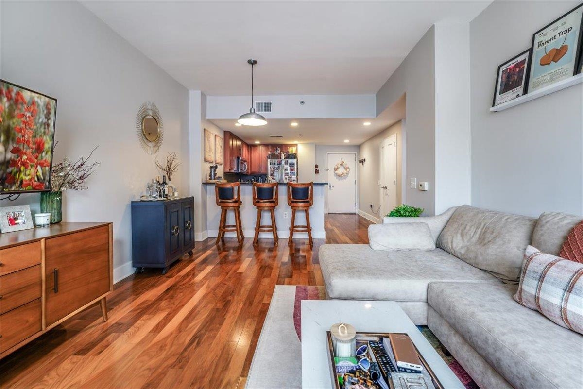 800 JACKSON ST Unit: 811