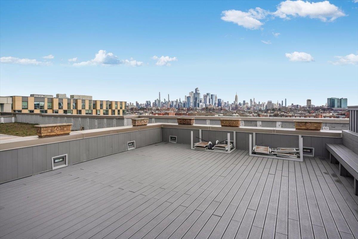 800 JACKSON ST Unit: 811