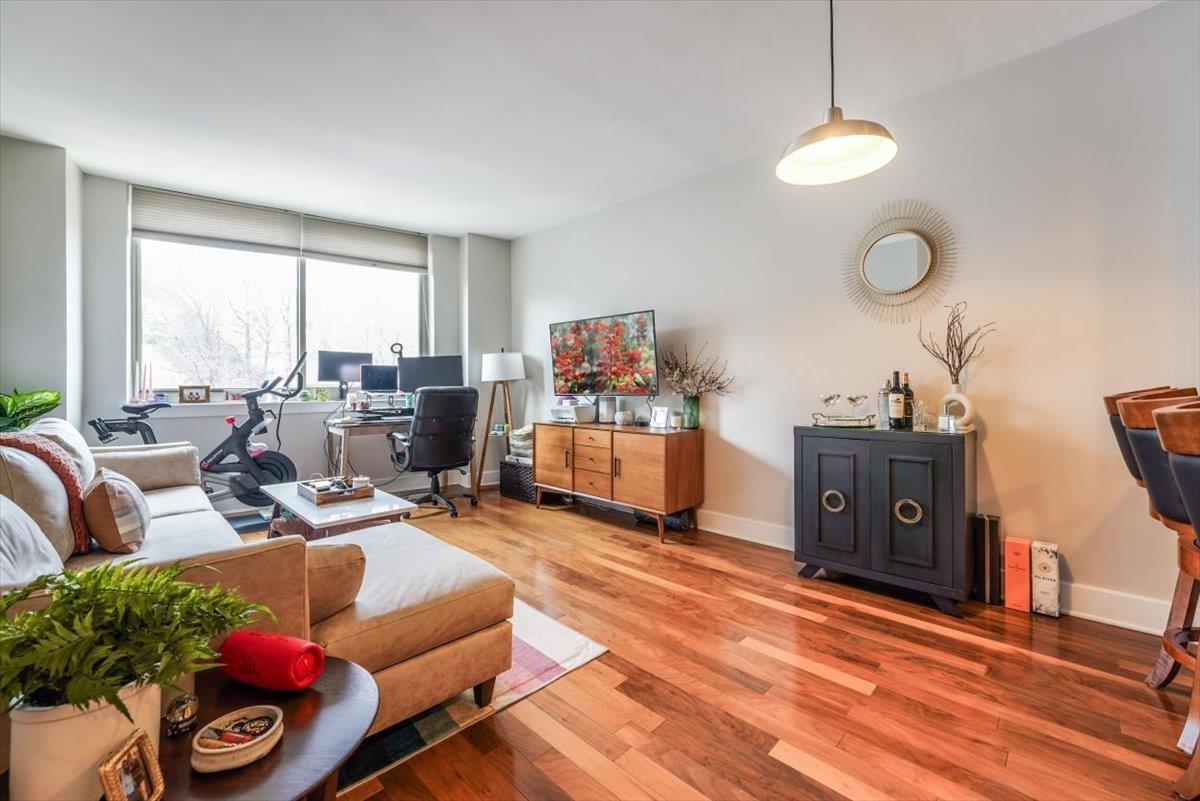 800 JACKSON ST Unit: 811