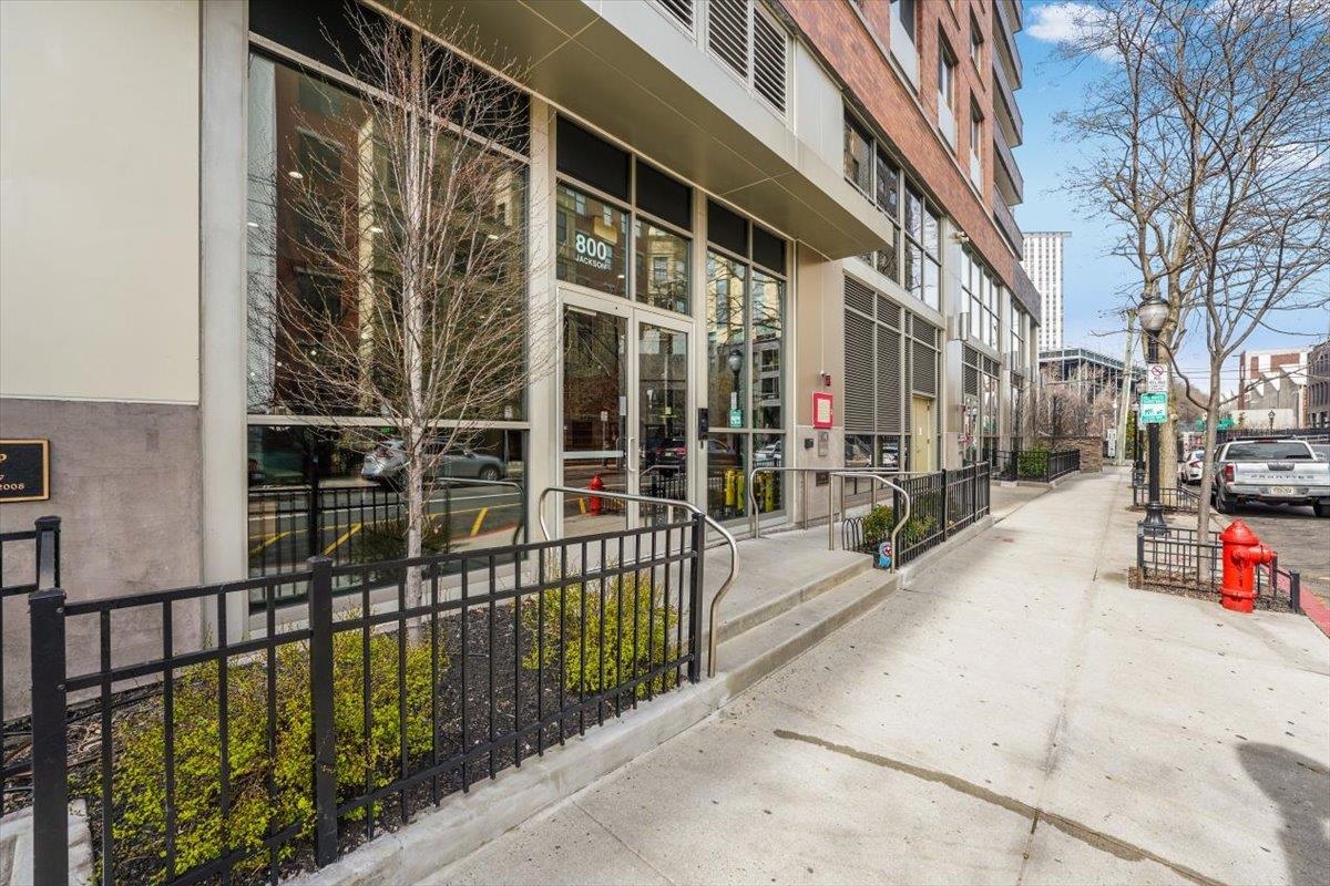 800 JACKSON ST Unit: 811