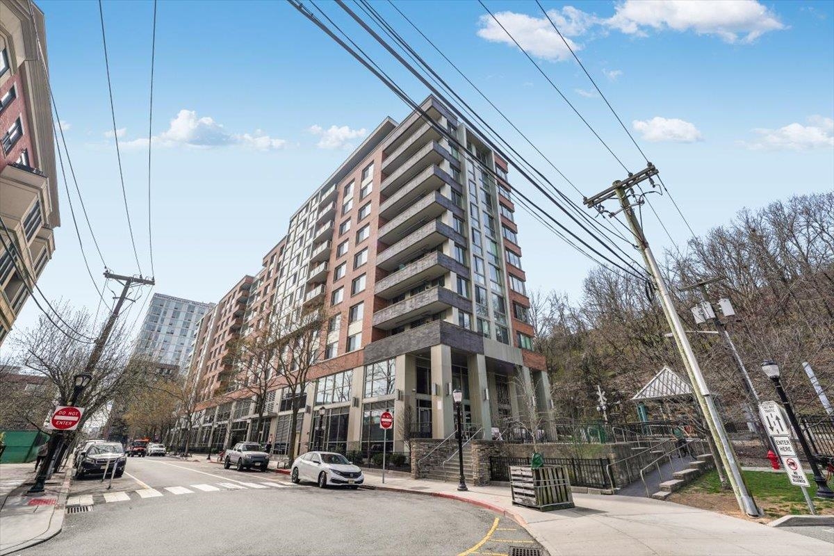 800 JACKSON ST Unit: 811