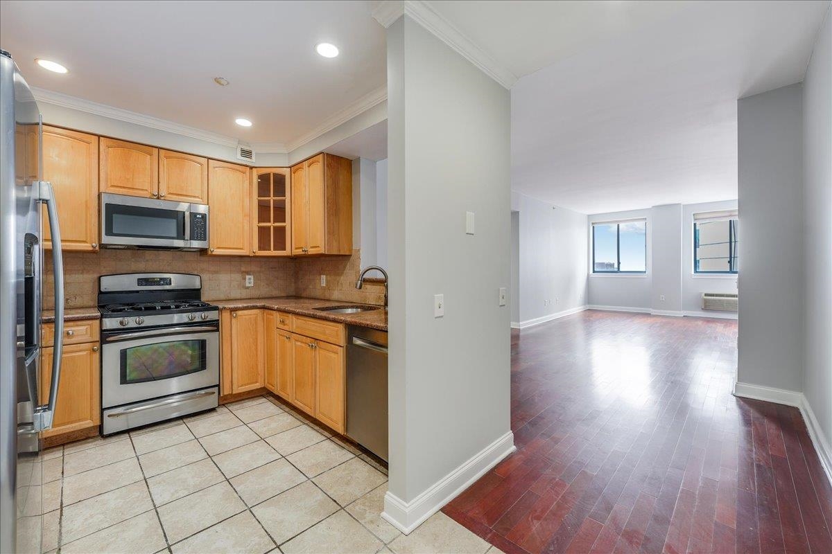 311 WASHINGTON ST Unit: 12C