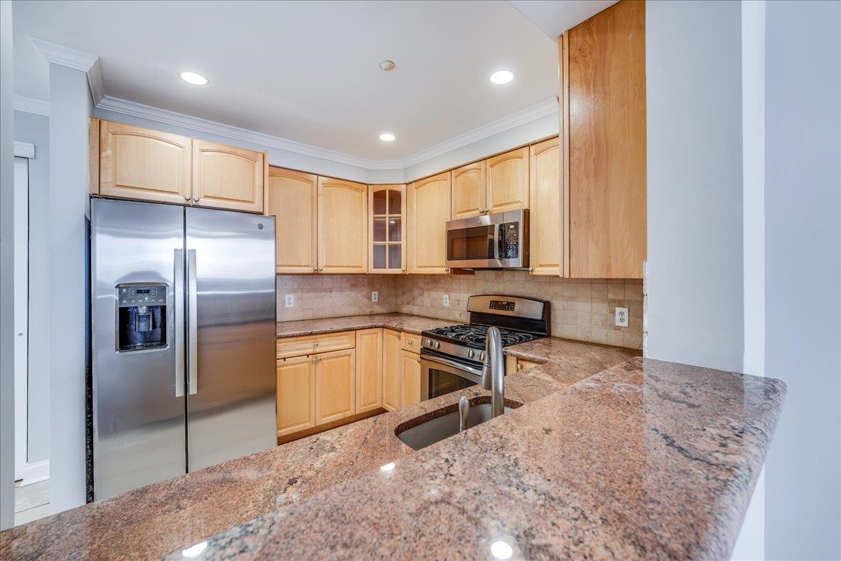 311 WASHINGTON ST Unit: 12C