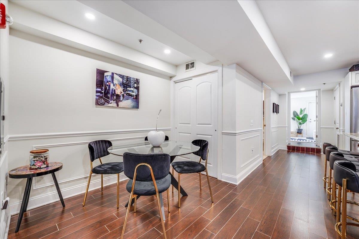 238 GROVE ST Unit: 1