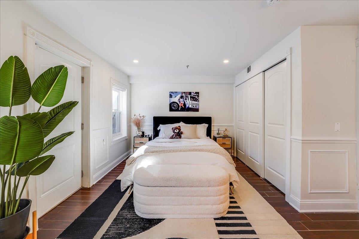 238 GROVE ST Unit: 1