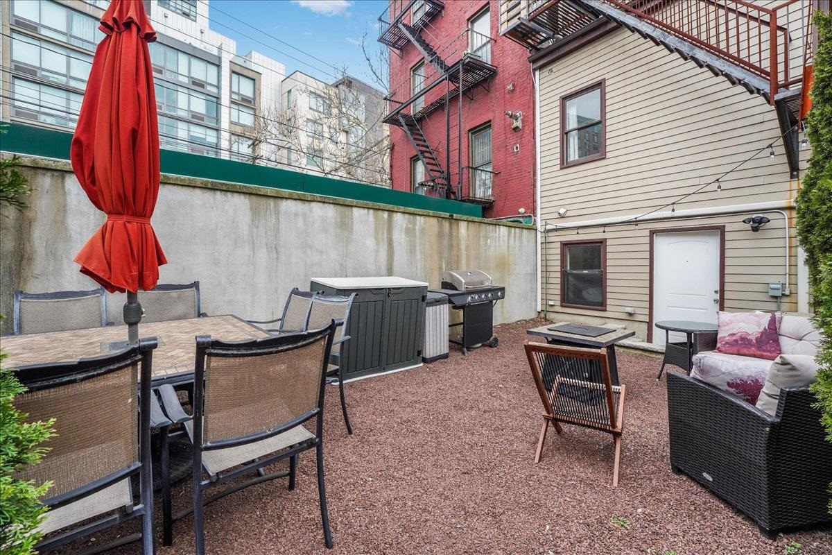 238 GROVE ST Unit: 1