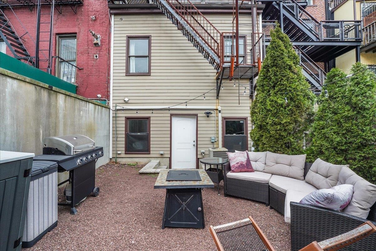 238 GROVE ST Unit: 1