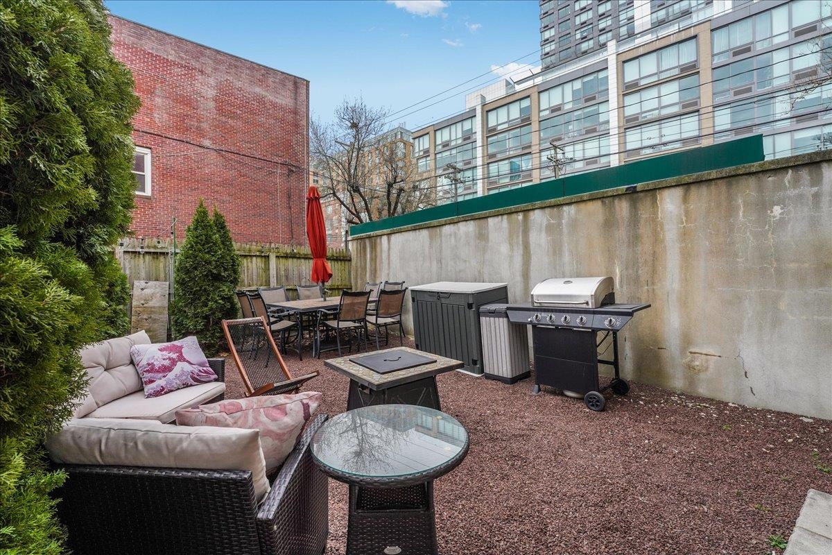 238 GROVE ST Unit: 1