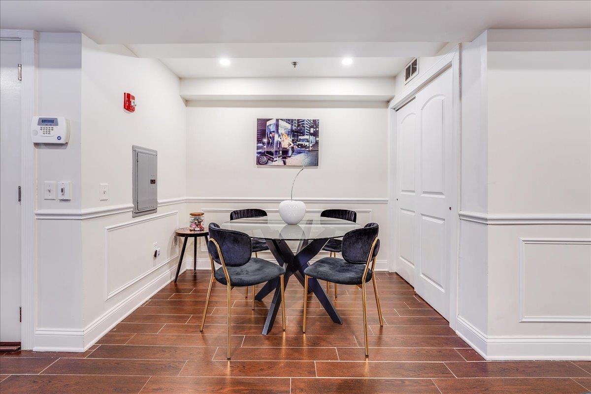 238 GROVE ST Unit: 1