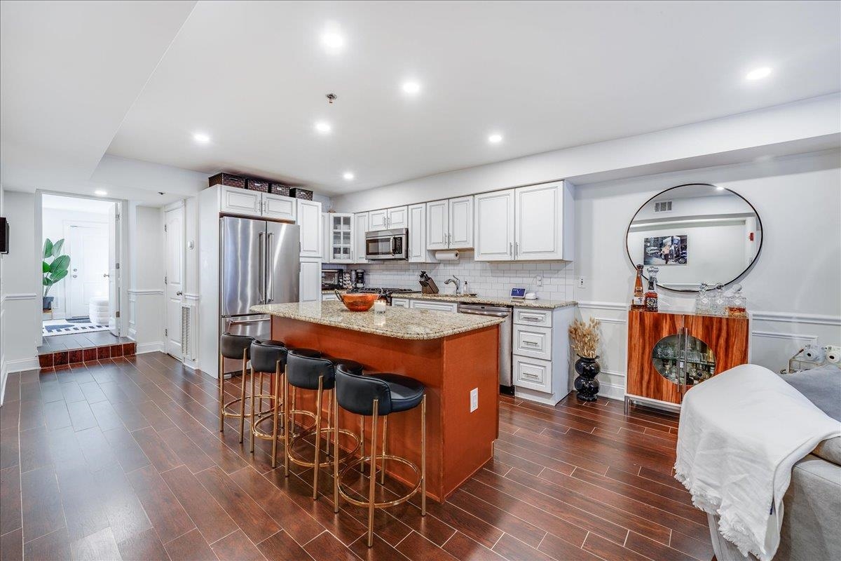 238 GROVE ST Unit: 1