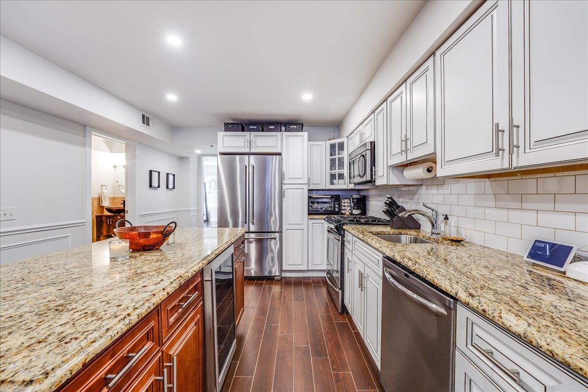 238 GROVE ST Unit: 1