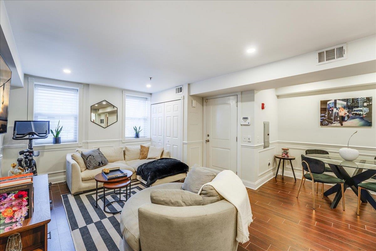 238 GROVE ST Unit: 1